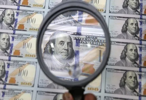 Украинцы активно скупают евро и доллары в рекордных объемах