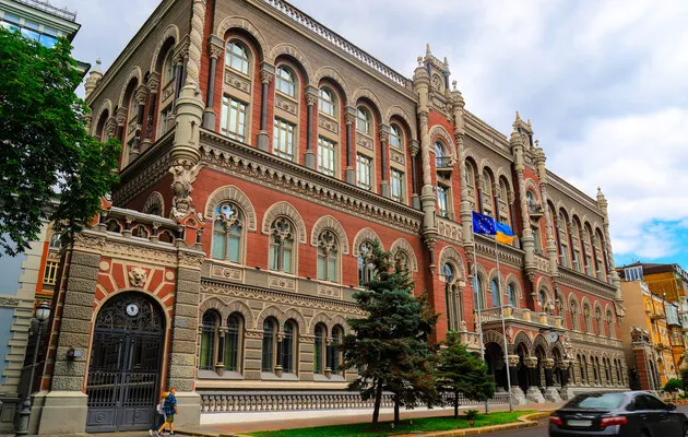 НБУ снизил курс доллара: официальные котировки валют на завтра