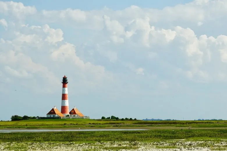 Фактори, що впливають на зміну вартості оренди квартир у курортних містах влітку