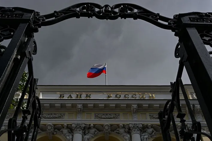 Central Bank of Russia Predicts Record Economic Collapse Due to Sanctions and Cheap Oil