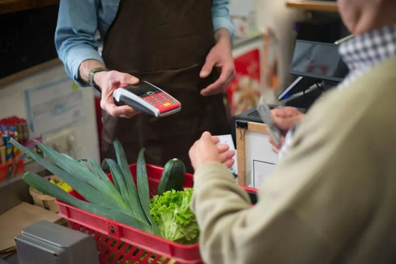 Фактори, що впливають на ціну: Чому платформа лояльності для FMCG коштує дорожче, ніж для невеликого e-commerce