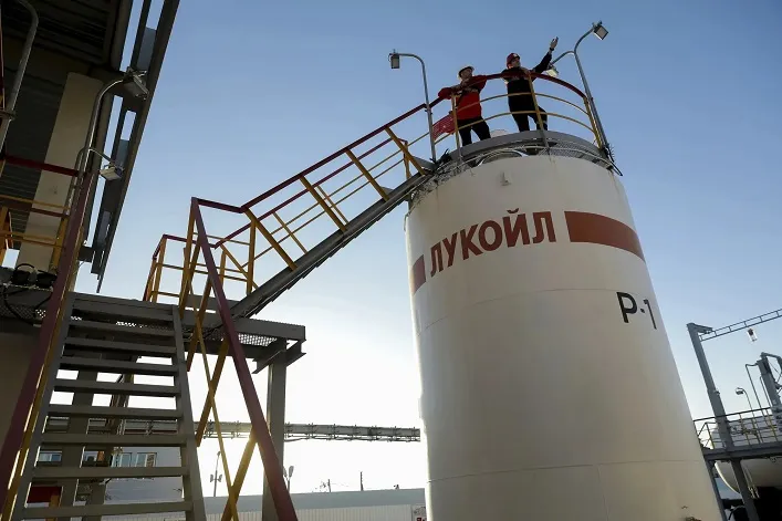 US Delays Sanctions Against Lukoil for Three Weeks Due to Interest from American Investors