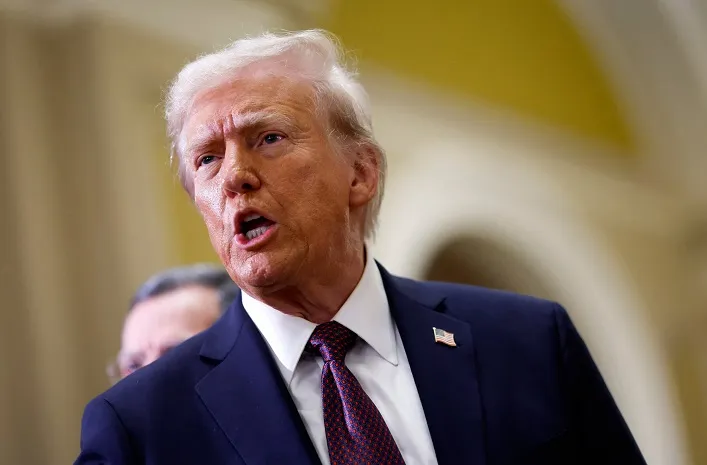 Трамп выступает за введение 500% пошлин для стран, торгующих с Россией