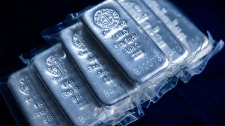 Silver Reaches Record Price of $70 per Ounce: Analysts Forecast New Targets