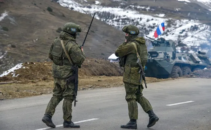 Russia Increases Military Spending and Sells Record Volumes of Gold and LNG to China