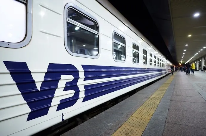 Ukrzaliznytsia Changes Train Routes and Transfers Passengers to Buses Due to Dangerous Sections