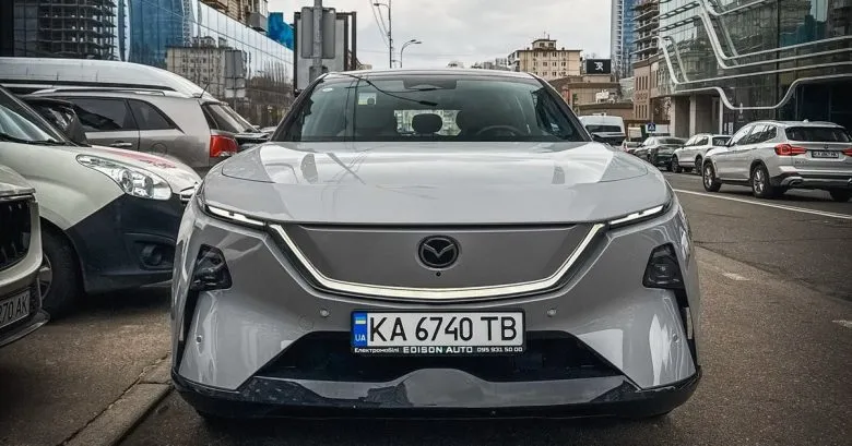 В Киеве представили новый электрифицированный кроссовер Mazda EZ-60 с запасом хода 1300 км