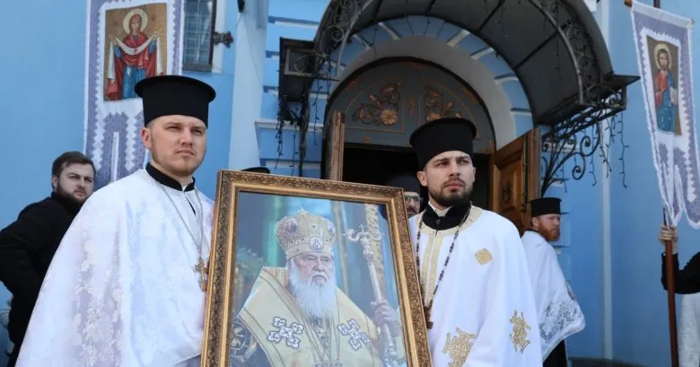 Прощальная процессия с телом патриарха Филарета прошла к Владимирскому собору