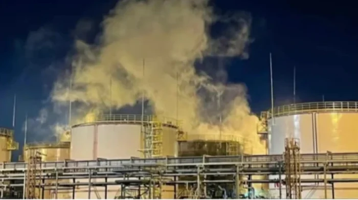 Работа нефтеперерабатывающего завода в Рас-Таннуре приостановлена после атаки Ирана