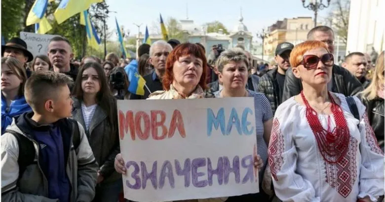Опрос: 73% украинской молодежи общаются на украинском языке в повседневной жизни