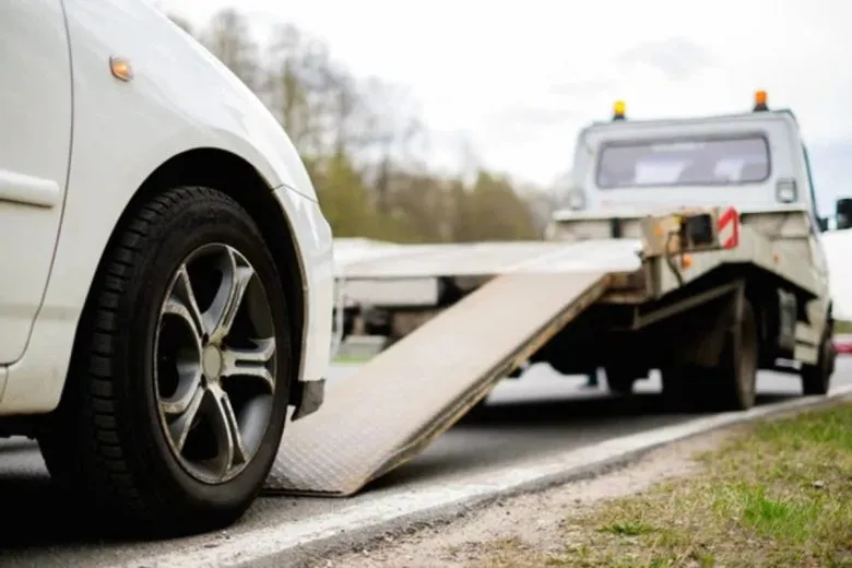 У Києві підвищують вартість евакуації автомобілів з 15 квітня 2026 року