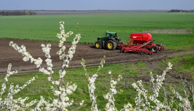 Украинские аграрии засеяли почти миллион гектаров яровых зерновых в апреле 2026 года