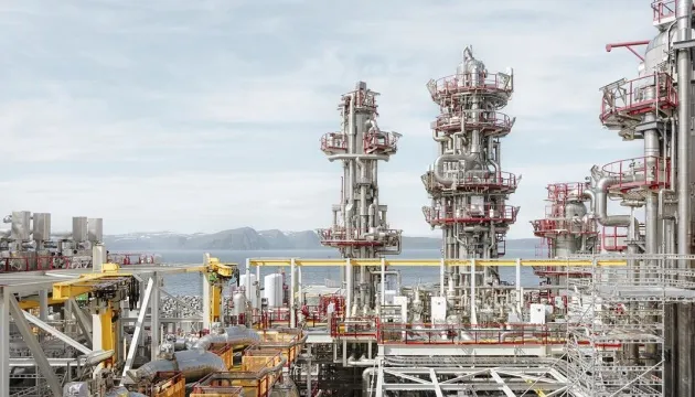 ЕС ввел запрет на импорт российского сжиженного газа на спотовом рынке