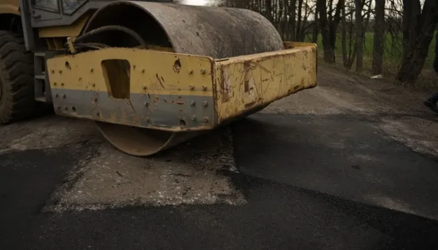 Over 5.7 million square meters of roads repaired in Ukraine since the beginning of the year