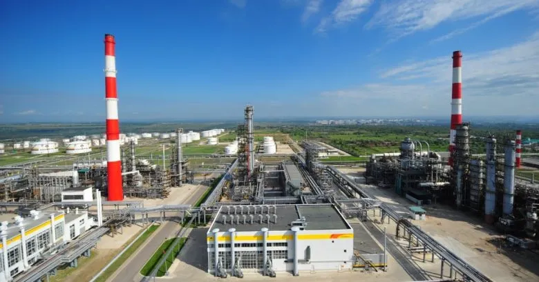 Украинские силы нанесли удары по двум нефтеперерабатывающим заводам в Самарской области России