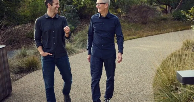 Тим Кук покидает пост CEO Apple: кто возглавит компанию и что ждет бренд