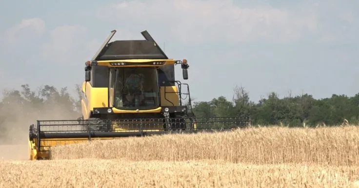 Russia launched an airstrike on a agricultural enterprise in Zaporizhzhia: driver injured