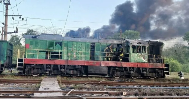 В результате российской атаки на железную дорогу Днепропетровщины пострадал машинист