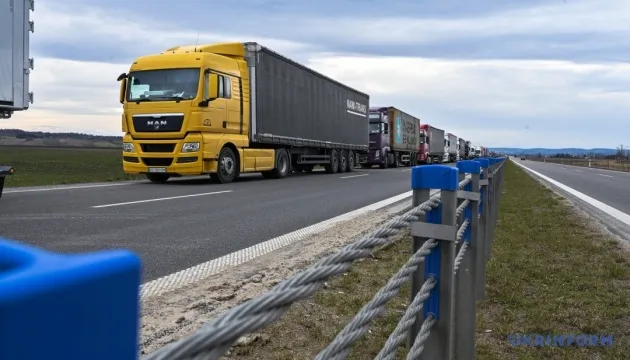 В Украине обновили правила приоритетного пересечения границы для аграриев со скоропортящейся продукцией