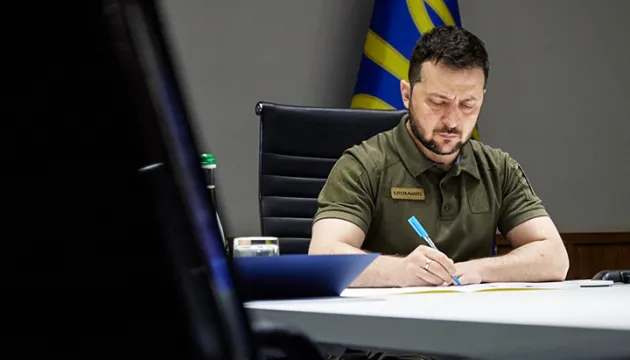 Зеленский поручил Пышному и Марченко подписать документы для макрофинансовой помощи ЕС