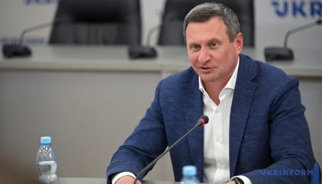 Крупные супермаркеты обязаны передавать непроданные продукты продовольственным банкам