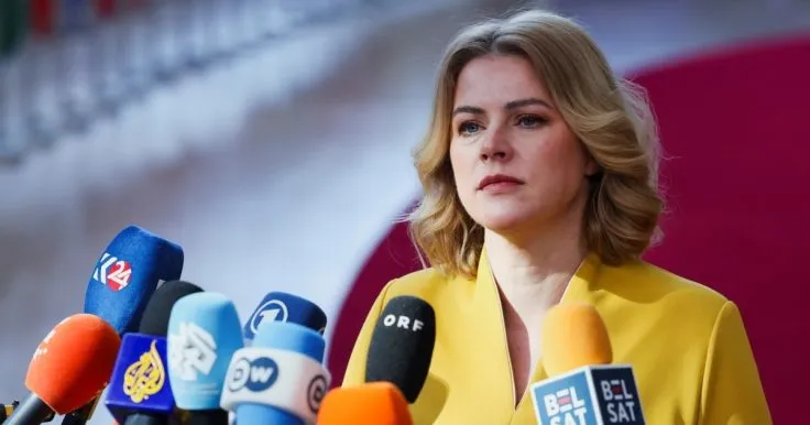 Премьер-министр Латвии раскритиковала действия Минобороны из-за инцидента с дронами