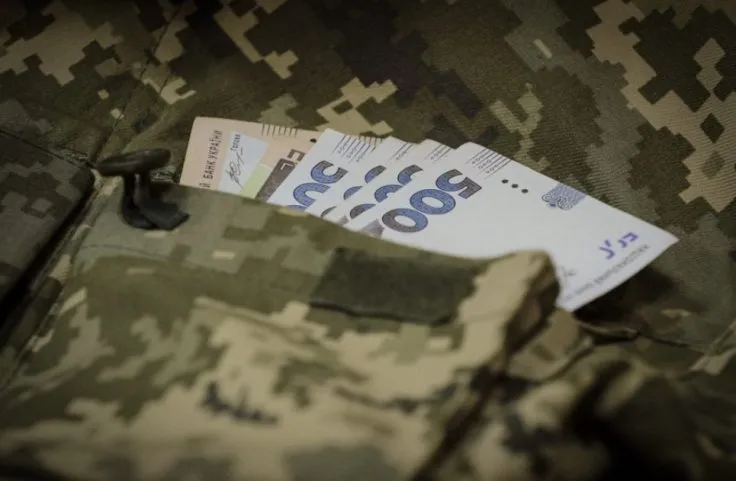 Реформа армии в Украине: новые зарплаты и спецконтракты для военных