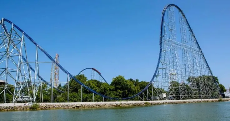 Американскому блогеру пожизненно запретили посещать парки Six Flags за нарушение правил