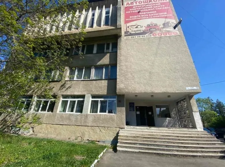 The State Property Fund of Ukraine has put the land management institute in Lviv up for sale for 16.5 million UAH with debts