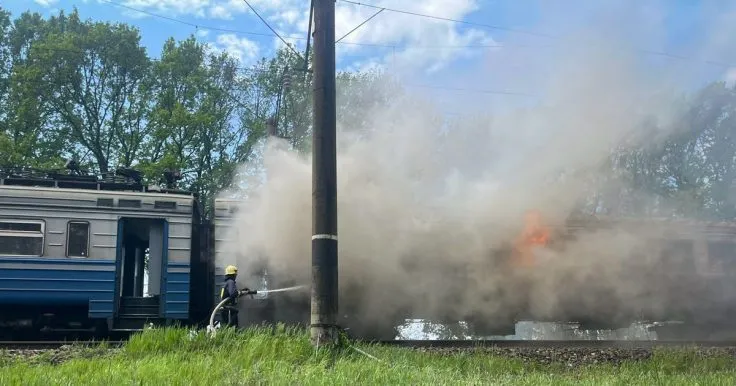 В Черкасской области во время движения загорелся электропоезд: эвакуировано 40 пассажиров