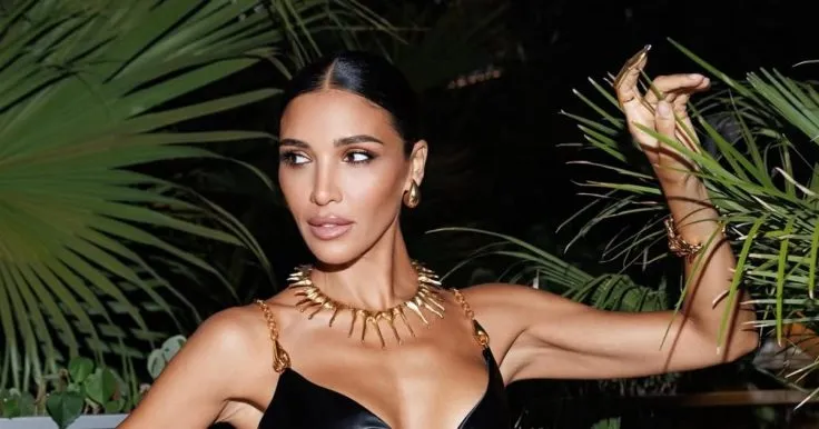 Санта Дімопулос отметила 39-летие в Дубае в платье Schiaparelli за 500 тысяч гривен