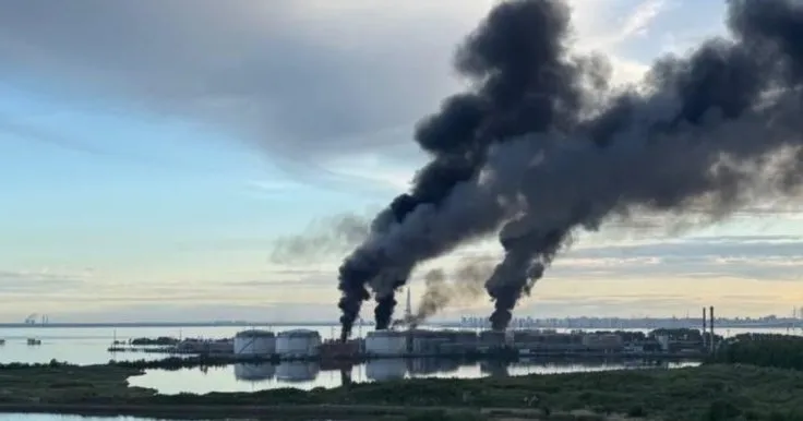 Зеленский подтвердил удар по нефтетерминалу в Санкт-Петербурге во время экономического форума